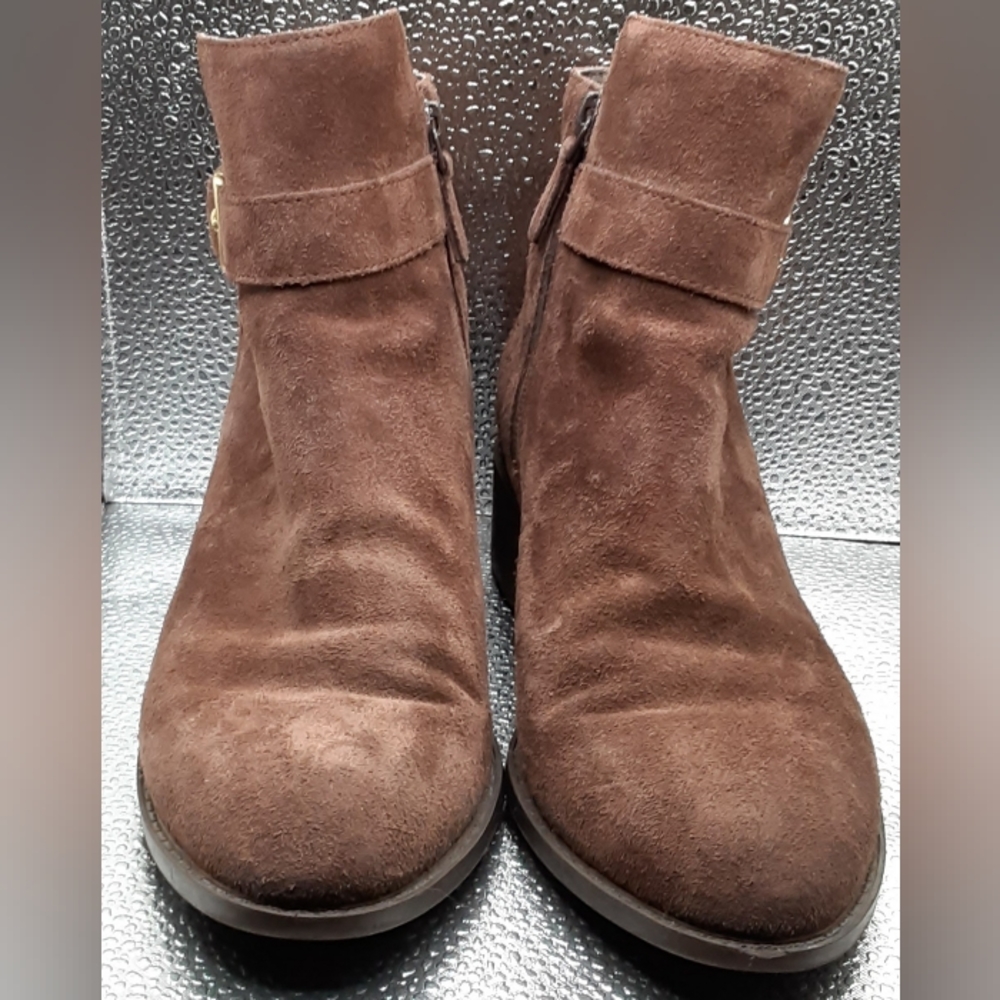 Pre Owned Cole Haan Woman's Waterproof bootie size 7B